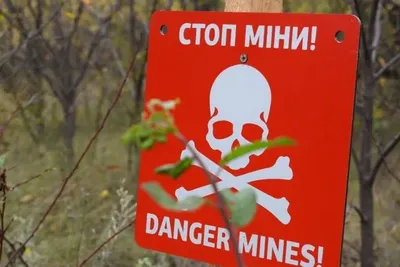 A local resident explodes on an enemy mine in Kherson region