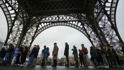 Eiffel Tower reopened after 6-day strike