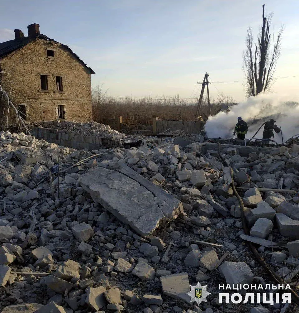 Ворог за добу понад 20 разів атакував населення Донеччини: вдаряв ракетами, авіабомбами та обстрілював з артилерії