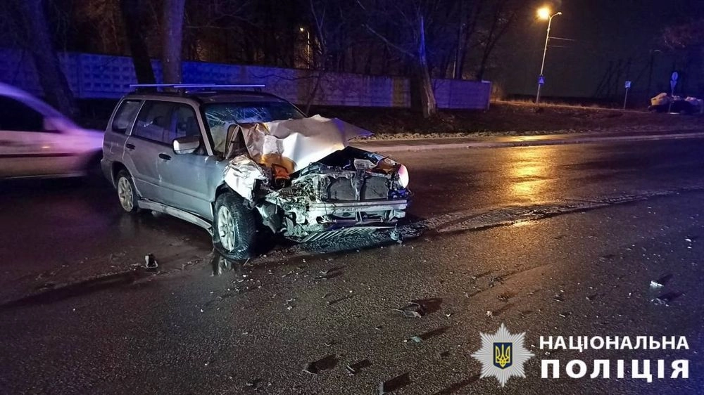 In Kyiv region, a drunken car driver crashes into a bus: children are among the victims