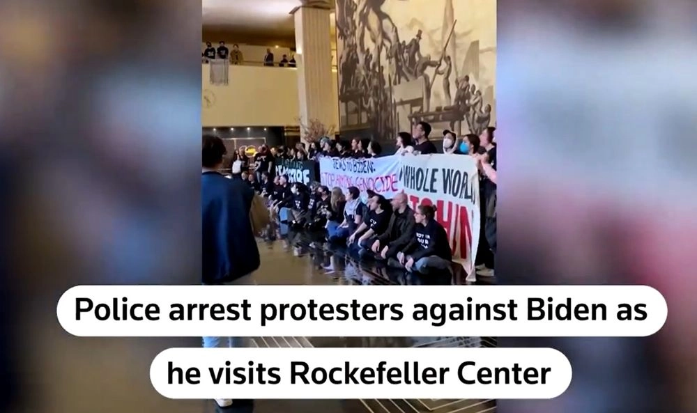 Полиция Нью-Йорка задержала протестующих во время интервью Байдена в центре Манхэттена