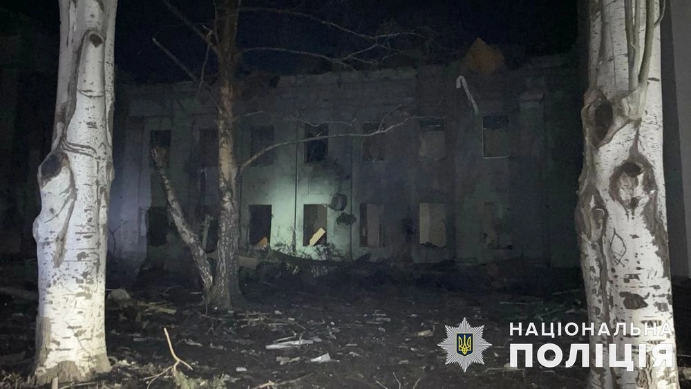 росіяни вночі вдарили ракетами по Покровську: зруйновані університет та школа