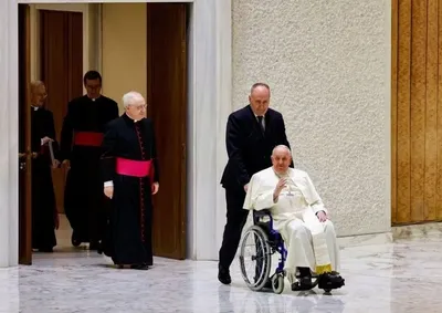 Папу Франциска обстежують у лікарні в Римі через грип - ЗМІ