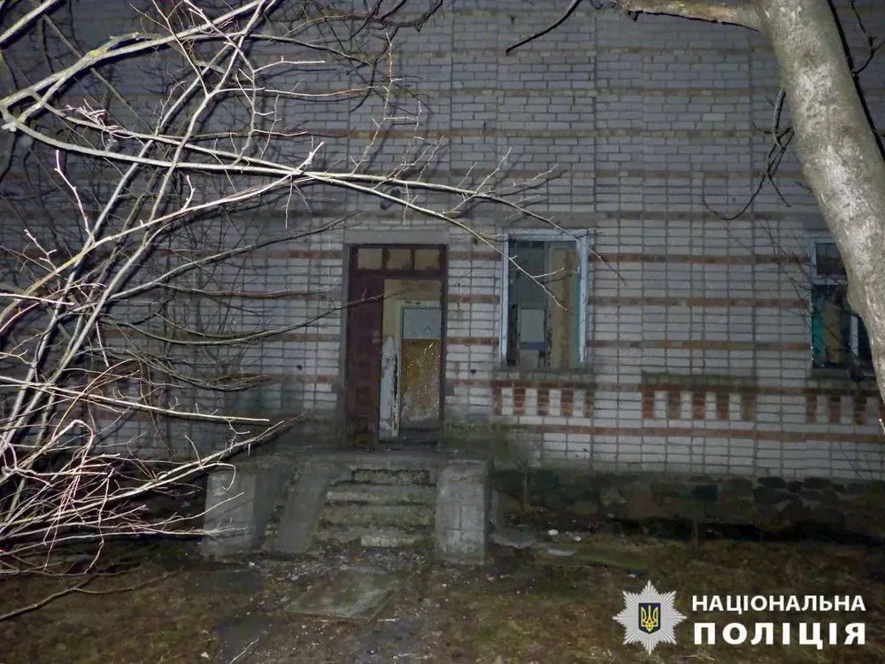 The body of a 15-year-old boy was found in an abandoned building in a village in Kyiv region