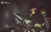 На рынке в Черновцах произошел пожар: сгорели 15 киосков, спасены двое работников