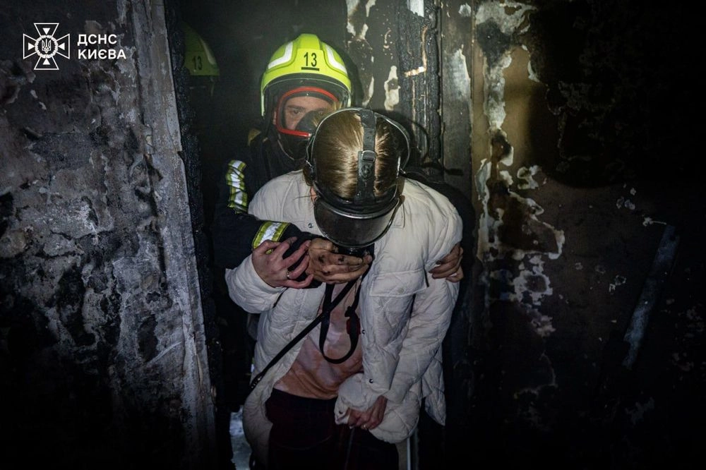 Rescuers evacuate 5 people from a fire in the corridor of the 14th floor of a residential building in Kyiv