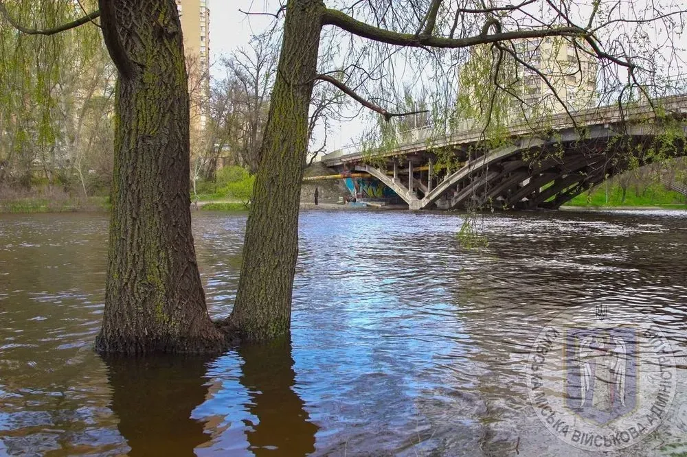 "Вода прибуває": рівень Дніпра в Києві піднявся на 65 см на тлі весняного паводку, але небезпеки не фіксують