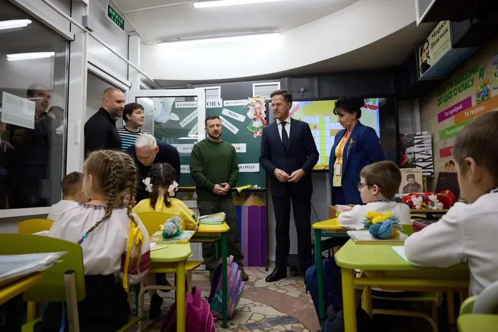 Education in a time of war: Zelensky showed the Prime Minister of the Netherlands a metro school in Kharkiv