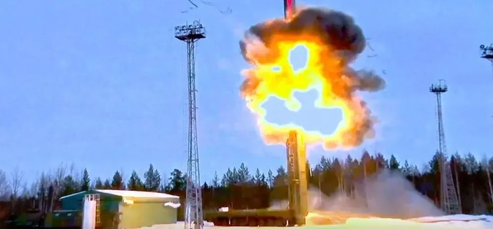 В Минобороны рф показали испытания межконтинентальной баллистической ракеты "Ярс"