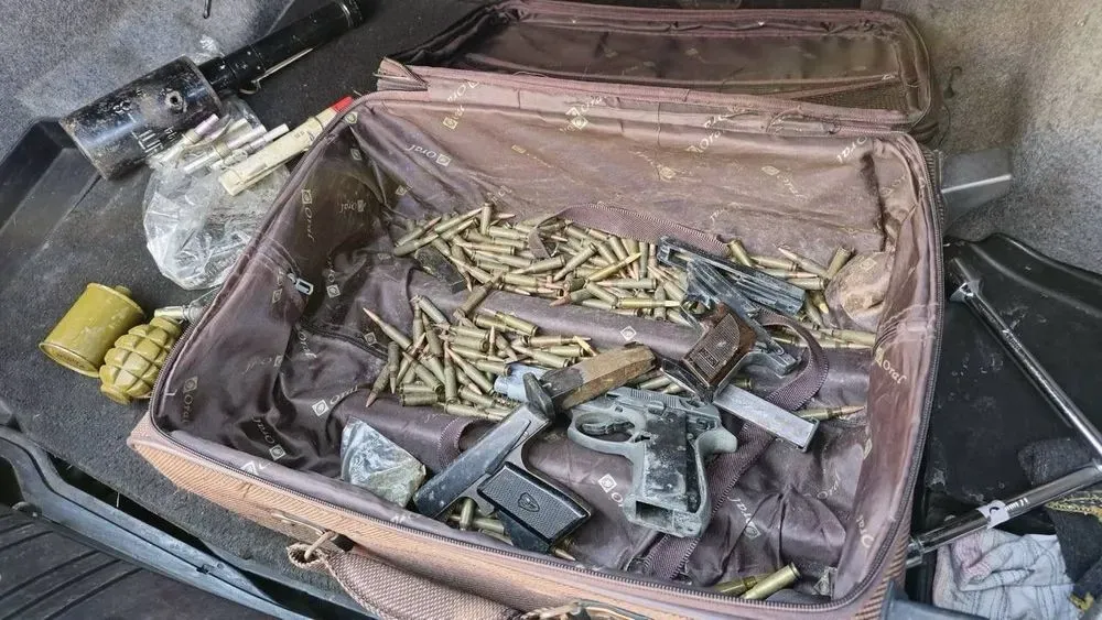 Пистолеты, гранаты и взрыватели: в Одесской области задержали торговца оружием