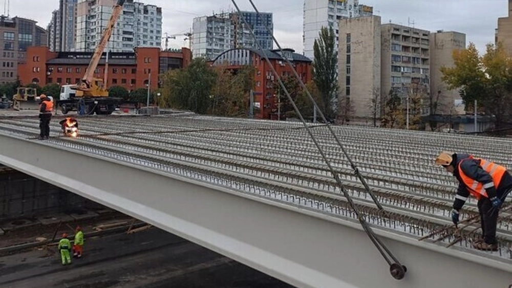 У Києві розслідують розкрадання держкоштів на ремонті Дегтярівського мосту 