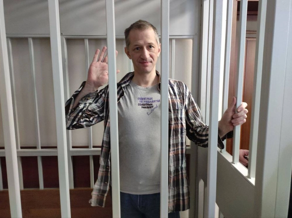 российского журналиста хотят приговорить к 8 годам заключения за "фейки" об убийствах в Буче