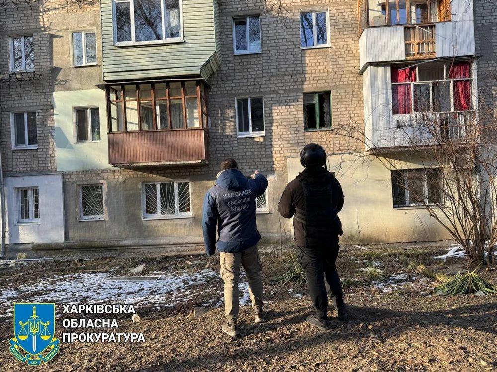 В результате вражеской атаки БпЛА по жилому кварталу Харькова пострадали три человека