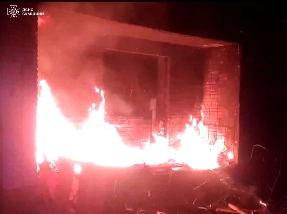 В Сумской области из-за ночной атаки рф произошел пожар в жилом секторе - ГСЧС