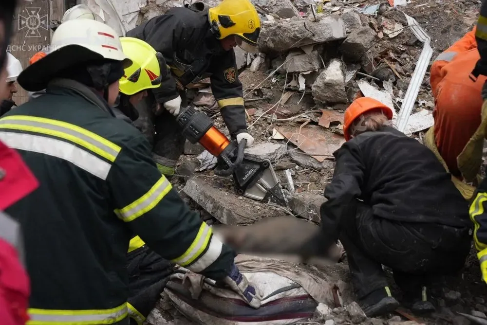 Night attack on Odesa: fifth body of a victim is recovered from the rubble of a house