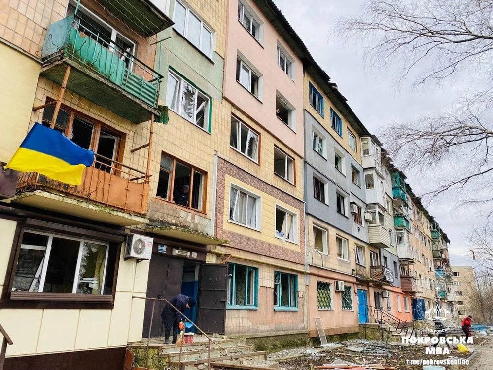 Ракетний обстріл Покровська: пошкоджені житлові будинки та два заклади освіти