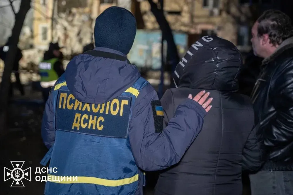 "Це також героїзм нашого народу, усіх тих людей, які просто роблять свою роботу": Зеленський показав кадри розбору завалів в Одесі