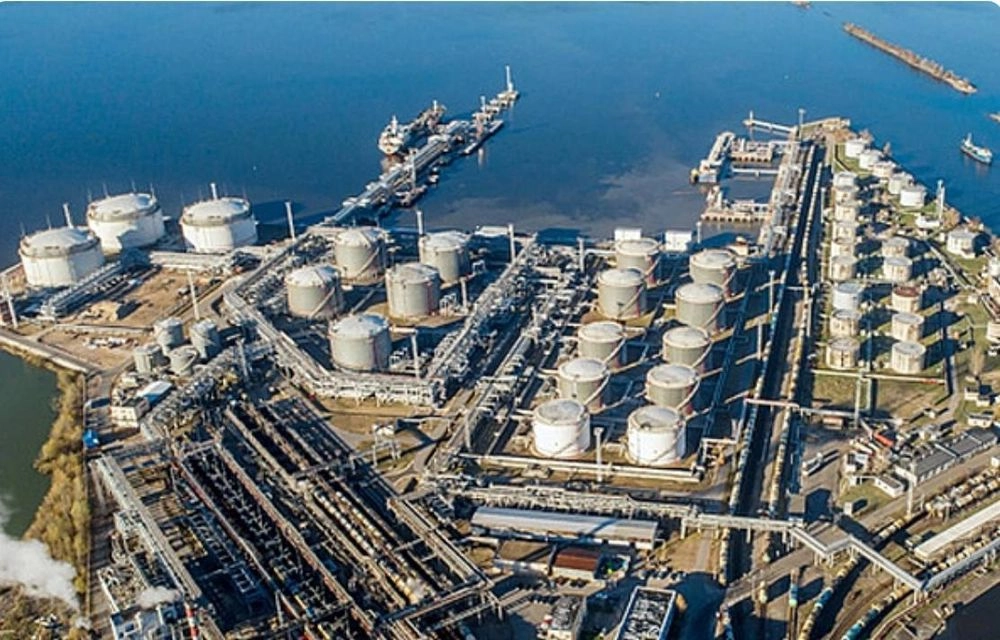 Дрон упал на территорию нефтяного терминала в санкт-петербурге - росСМИ