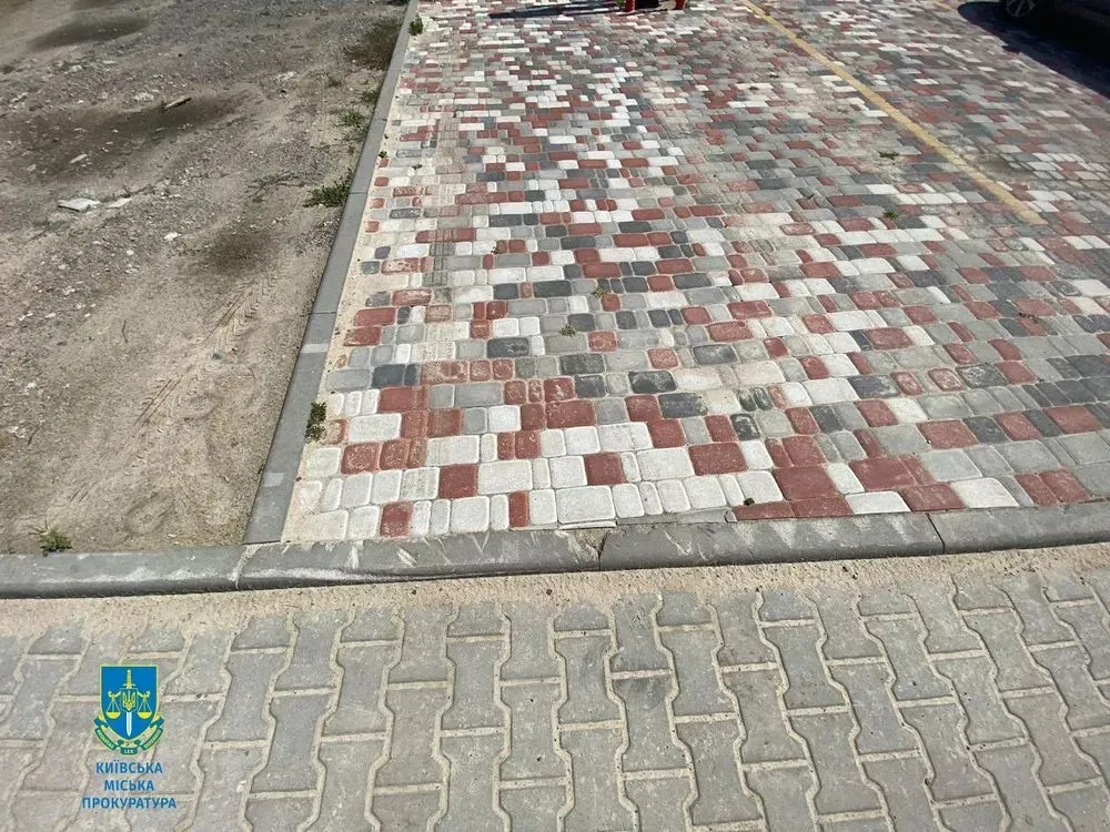 Відремонтував стежки у столичному "Гідропарку" зі збитками у 200 тис. гривень:  судитимуть підрядника