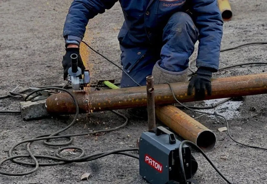 На Донеччині 1900 абонентів без газопостачання, фахівці облгазу відновлюють газогін