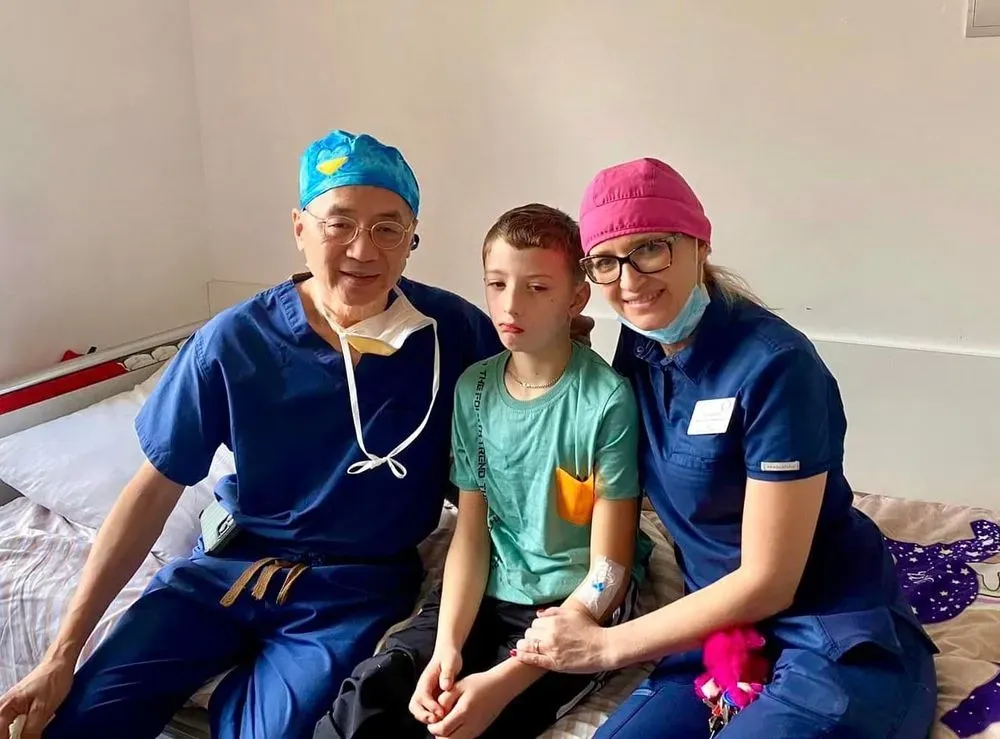 Американські та львівські хірурги сформували хлопцю нове піднебіння з тканин щоки