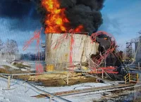 На россии после атаки БПЛА пылает нефтебаза в белгородской области