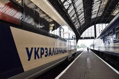 Провідник через упередження не впускав пасажирок у потяг: в "Укрзалізниці" обіцяють провести перевиховання