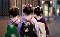 В японском Киото ограничат посещение района гейш из-за "неприемлемых" действий туристов