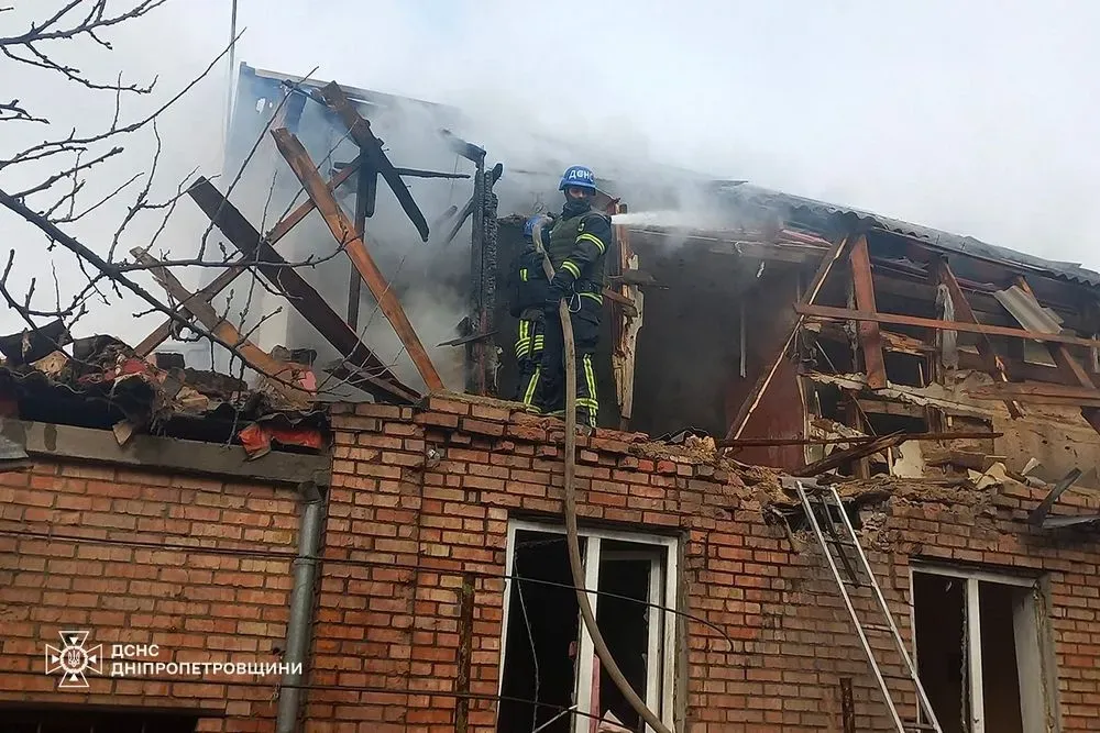 russians-shelled-nikopol-a-fire-broke-out-one-person-was-injured