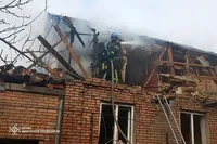росіяни обстріляли Нікополь: зайнялась пожежа, є постраждала