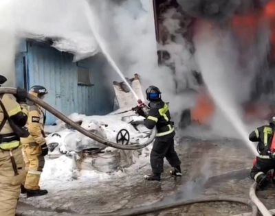 In the russian federation, a large-scale fire engulfed a warehouse of 1000 square meters