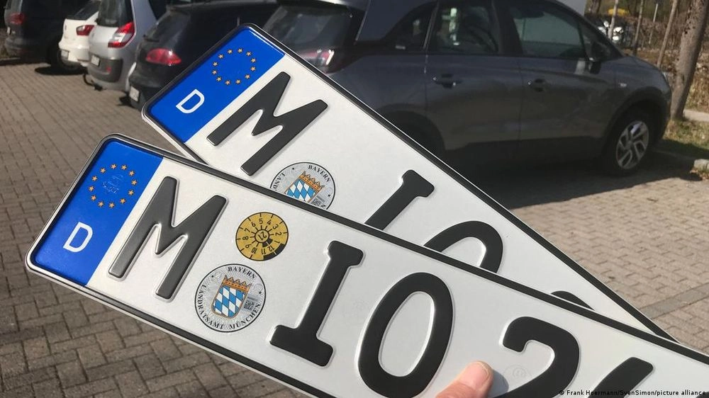 Ukrainians in Germany have to register their cars