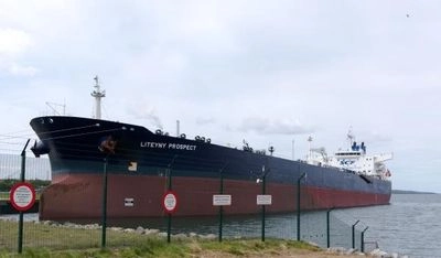 Российский танкер, попавший под санкции, причалил в Китае для выгрузки российской нефти - Reuters