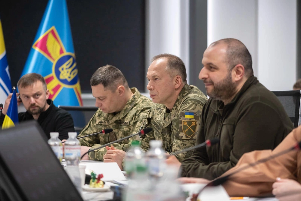 Умєров та Сирський обговорили потреби Сил оборони з міністром оборони Греції