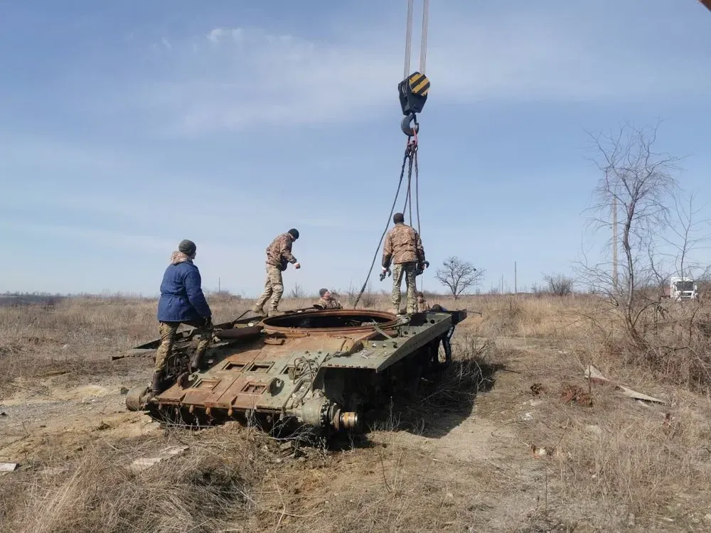 Фахівці Міноборони зібрали на Харківському напрямку 55 тонн металобрухту від залишків російської військової техніки