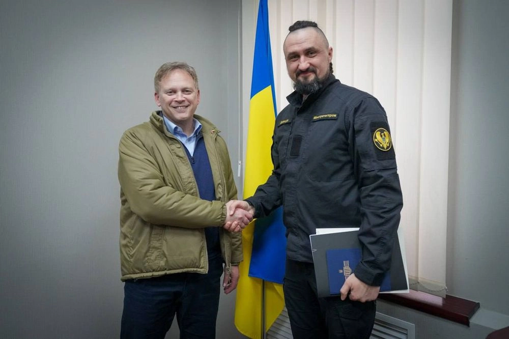Камышин обсудил возможность производства в Украине гаубиц L119 с министром обороны Британии