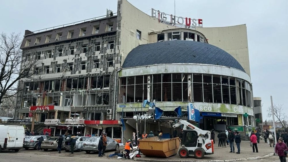 Слідчі показали Чугуїв після ракетної атаки: зруйновані готель, житлові будинки та магазини