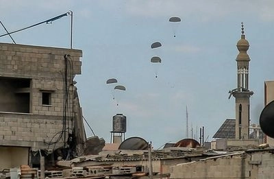 В секторе Газа пять человек погибли из-за падения с неба груза гумпомощи