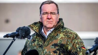 Министр обороны ФРГ предупредил о нехватке 6 млрд евро для Бундестага