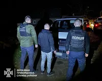 Border guards detained three men who were making their way to Slovakia through the mountains and their trafficker