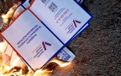 Partisans burn election campaign materials in Crimea