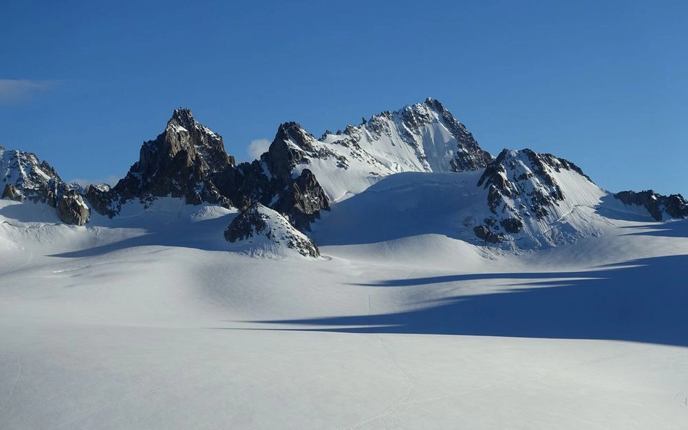 В швейцарских Альпах нашли мертвыми пятерых лыжников