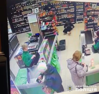 In Kamianets-Podilskyi a man attacked with a knife during a quarrel in a supermarket, injuring a couple