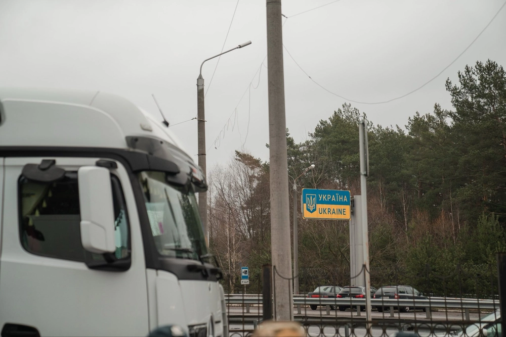 Блокировка пассажирских автобусов на границе с Польшей: консул Украины выехал на КПП "Дорогуск"