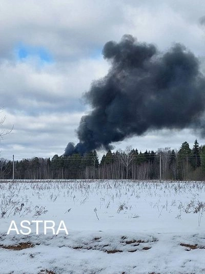 российский военно-транспортный самолет загорелся в небе над ивановской областью и упал в лесу