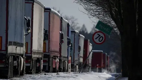 Demchenko: 500 trucks are waiting in queues at the unblocked Krakivets checkpoint