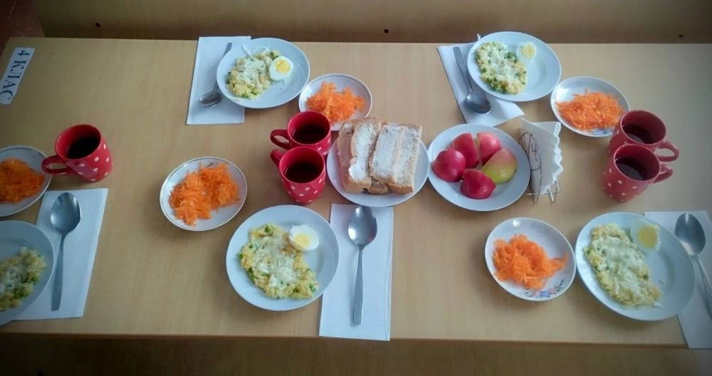 Більше фруктів і менше цукру: школярі Одещини дегустують нове меню