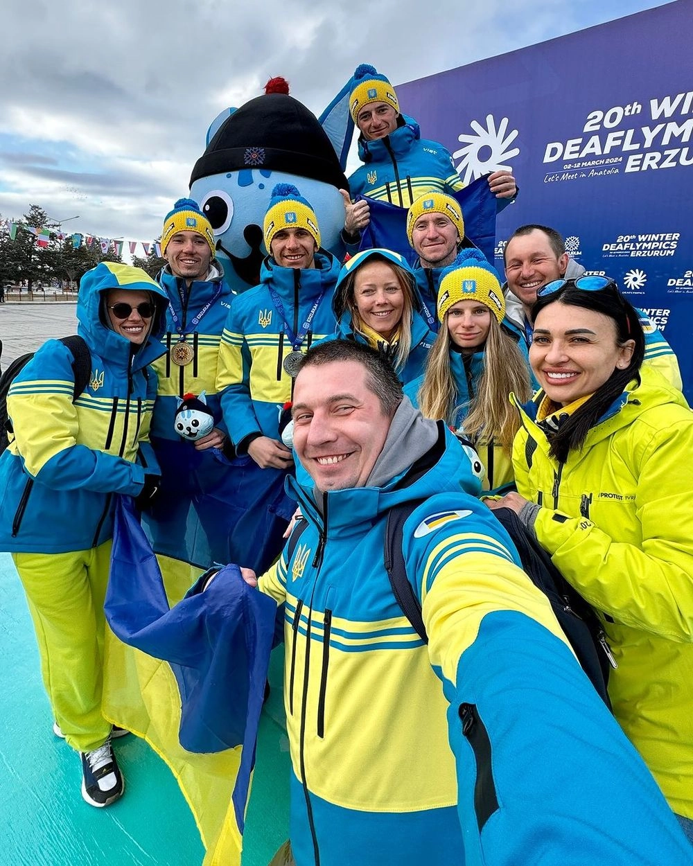 Ukraine wins the Winter Deaflympics for the first time in history, winning a record 19 medals