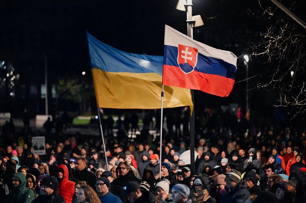 Thousands of people protest in Bratislava against Slovak government's pro-russian stance