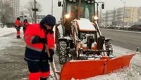 150 единиц техники борются со снегом для безопасности на дорогах Киева